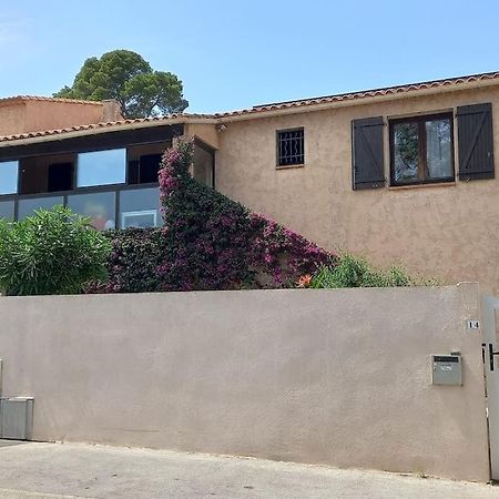 Appartement En Rez De Jardin Et Terrasse Ds Villa Hyères Kültér fotó
