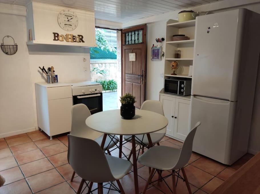 Appartement En Rez De Jardin Et Terrasse Ds Villa Hyères Kültér fotó