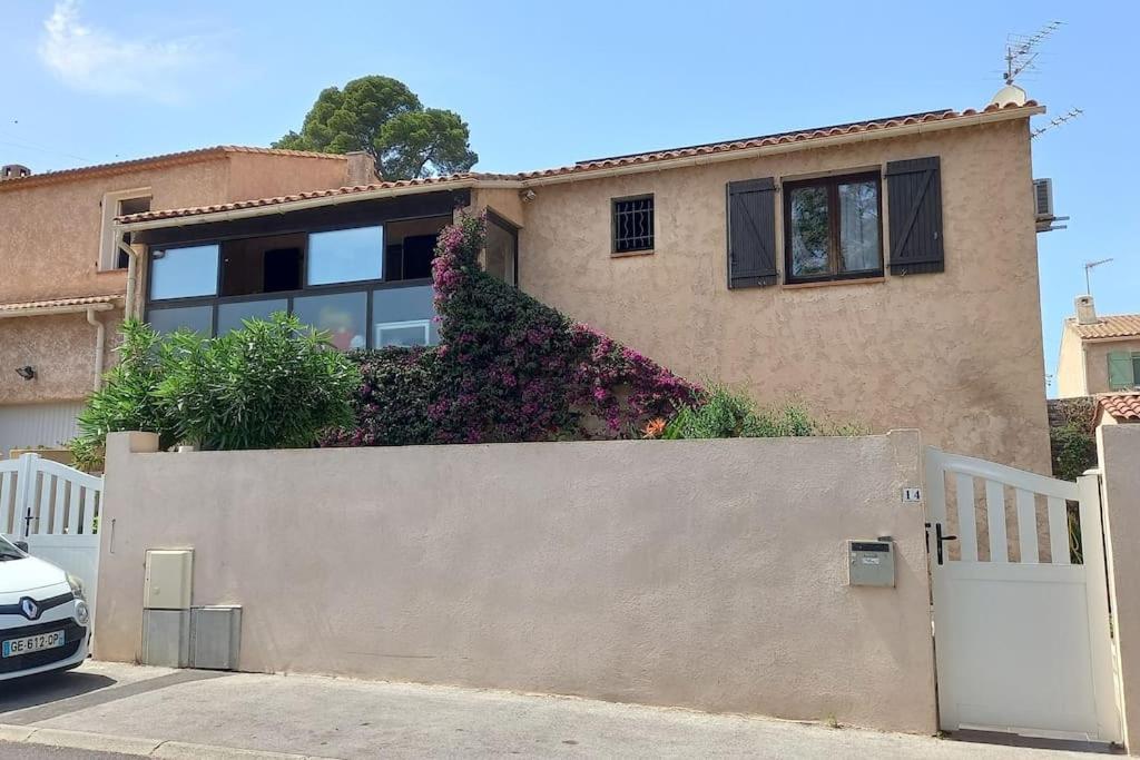 Appartement En Rez De Jardin Et Terrasse Ds Villa Hyères Kültér fotó