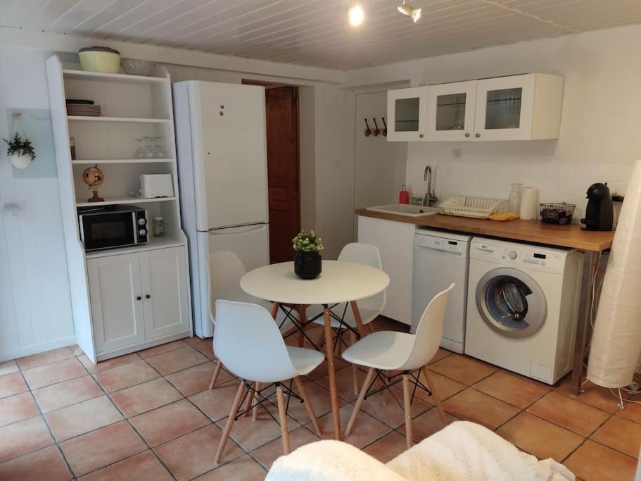 Appartement En Rez De Jardin Et Terrasse Ds Villa Hyères Kültér fotó