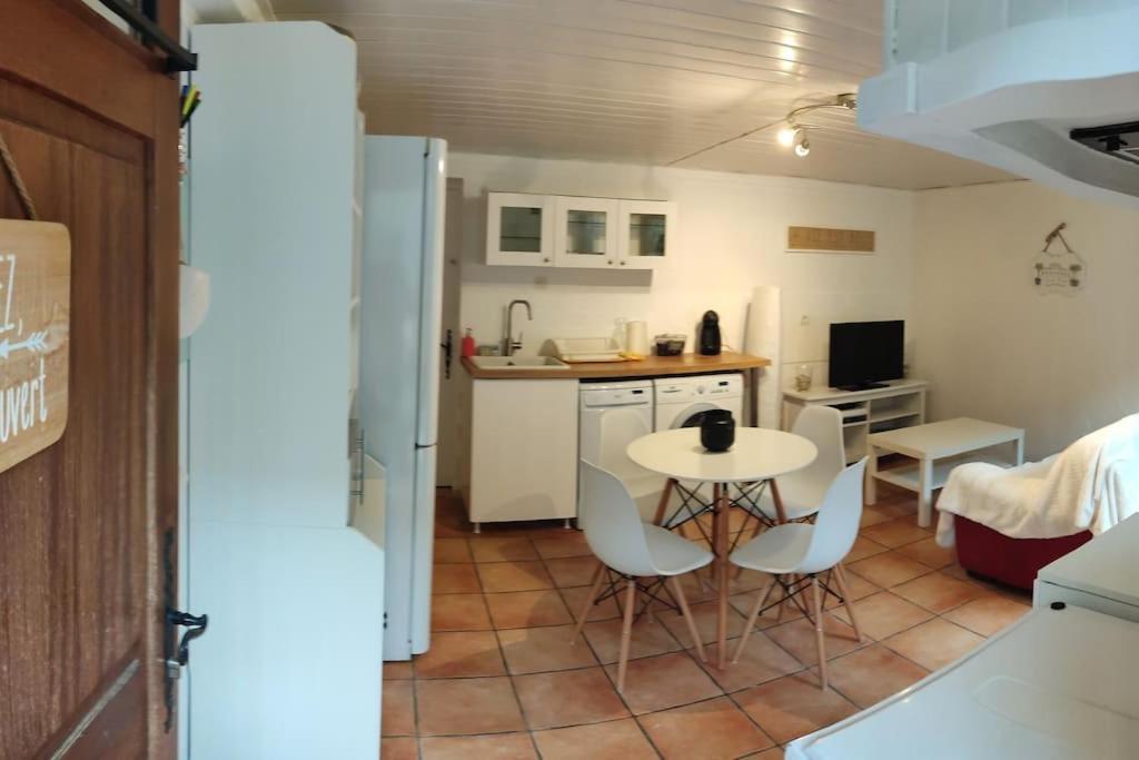 Appartement En Rez De Jardin Et Terrasse Ds Villa Hyères Kültér fotó