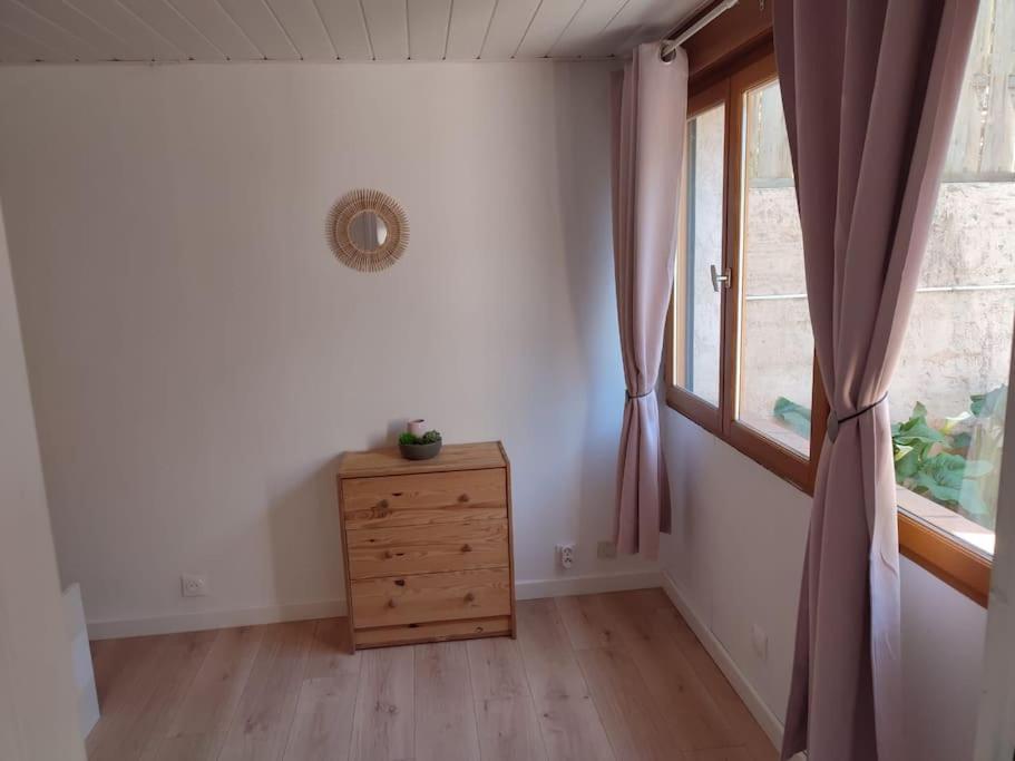 Appartement En Rez De Jardin Et Terrasse Ds Villa Hyères Kültér fotó